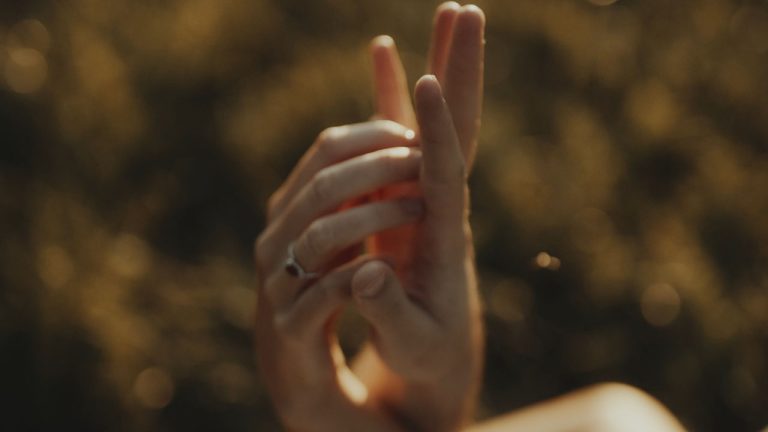 Sequence 01.00_00_18_05.Still002