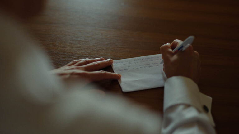 insta cap.00_01_36_23.Still013