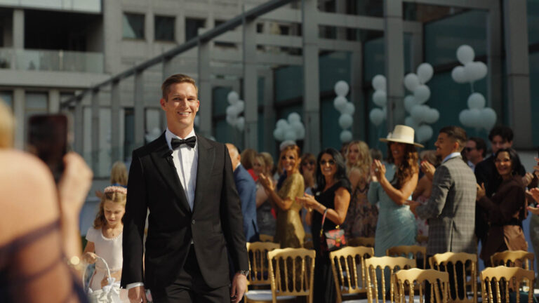 insta cap.00_02_07_01.Still015