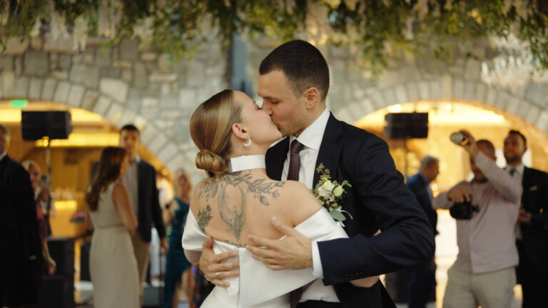 spot v2.00_03_59_10.Still019