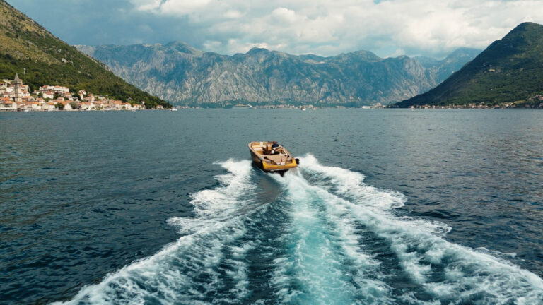 v.01 film.00_00_13_03.Still005