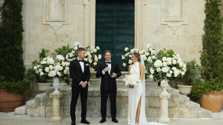 v.01 film.00_00_18_19.Still007