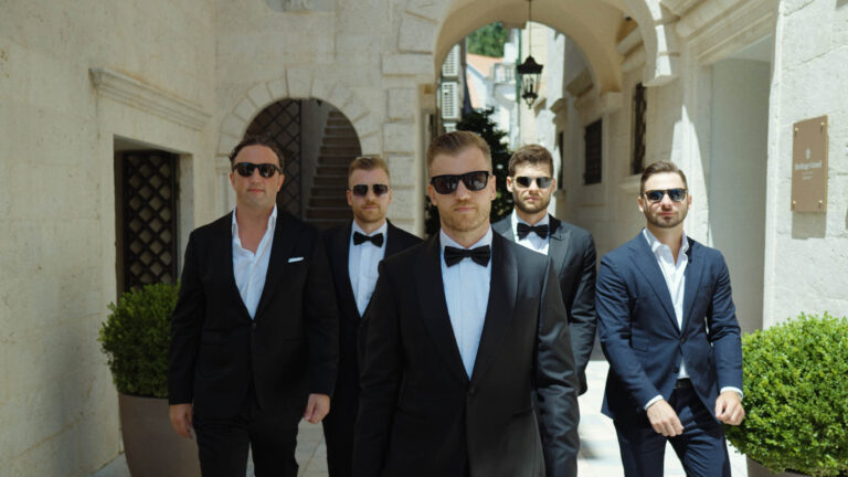 v.01 film.00_01_24_16.Still011