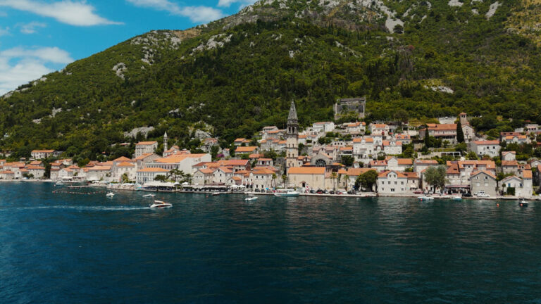 v.01 film.00_01_28_07.Still012