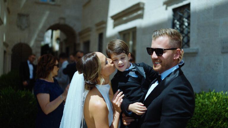 v.01 film.00_01_31_11.Still013