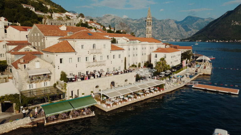 v.01 film.00_01_34_20.Still014