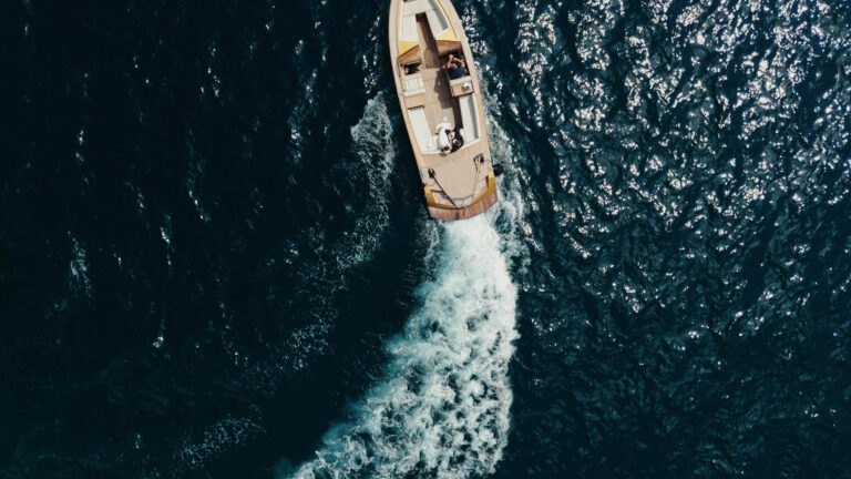 v.01 film.00_01_39_19.Still015