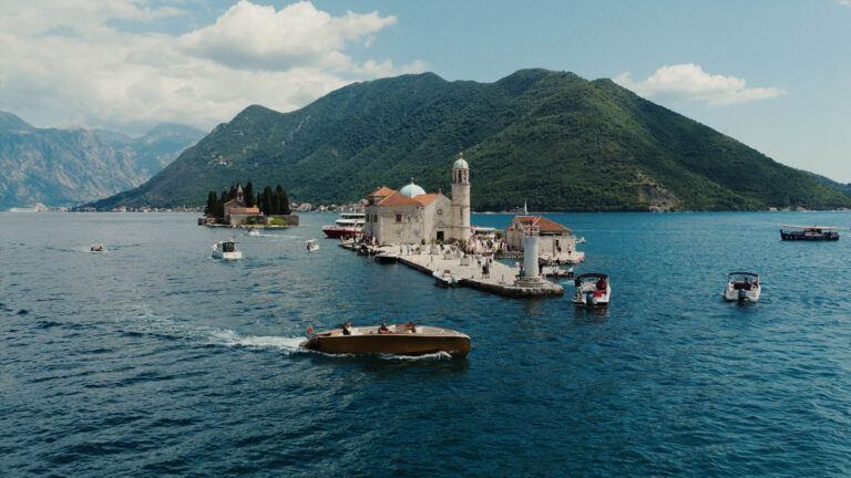 v.01 film.00_01_41_06.Still016