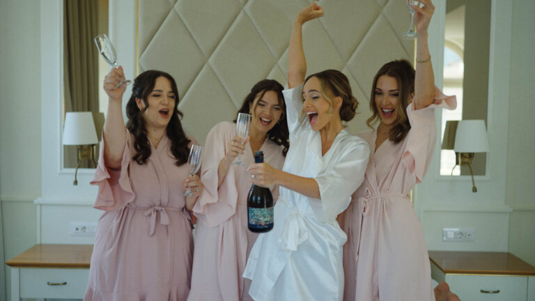 v.01 film.00_01_58_06.Still021