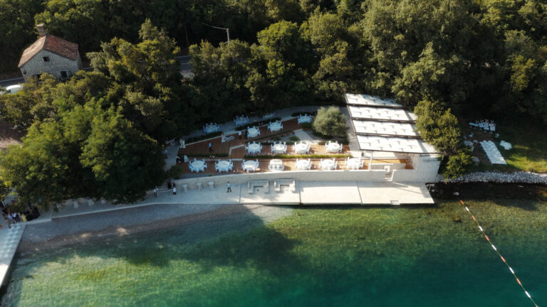 spot v.02.00_00_55_05175.Still015